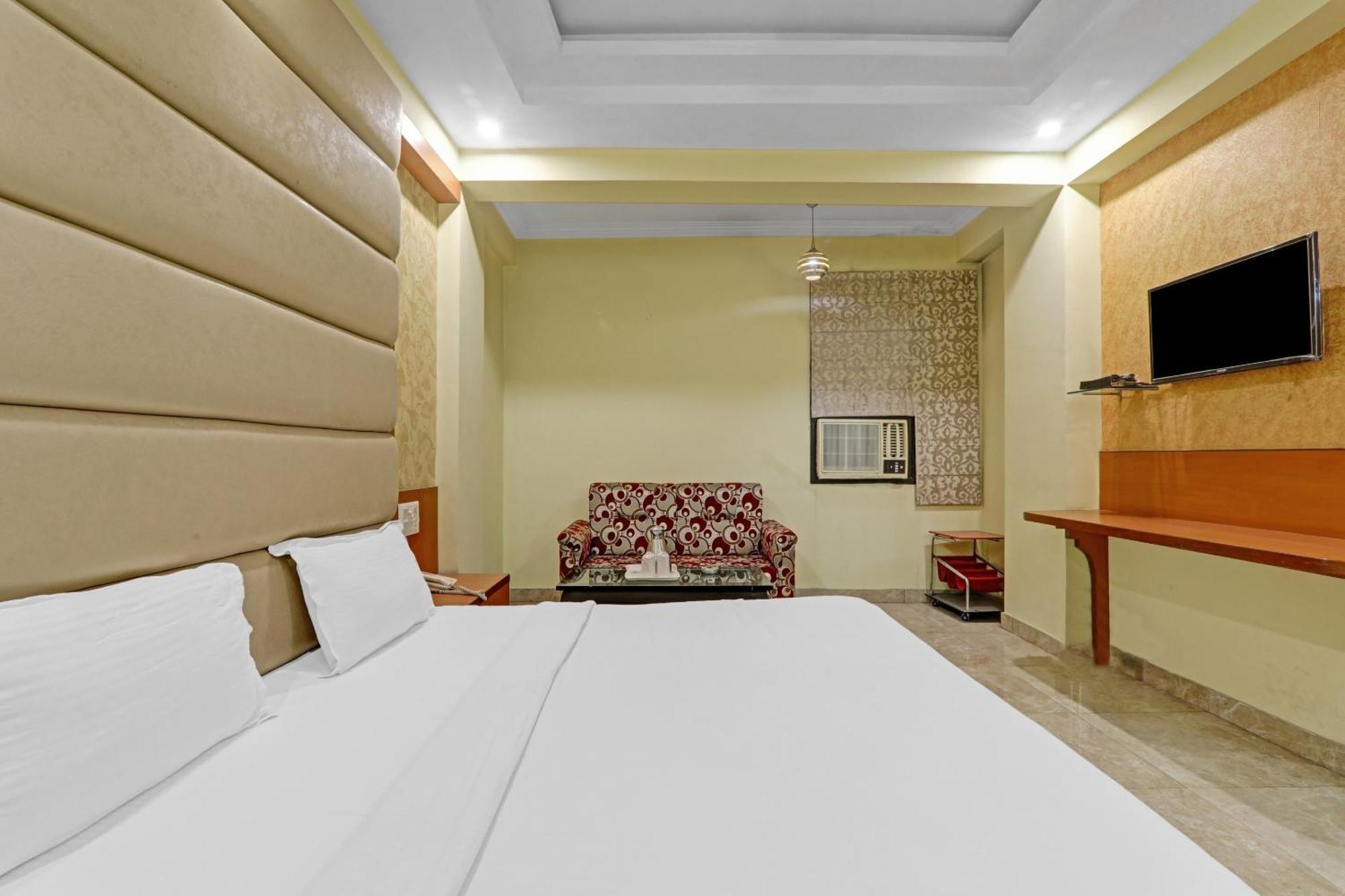 Hotel Super Capital O Townhouse Govinda Royal Kanpur Exterior foto
