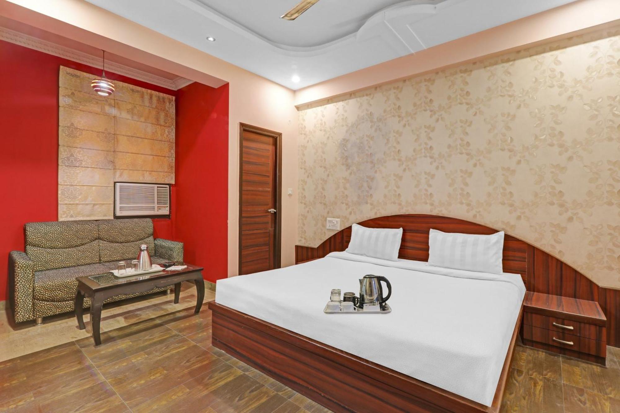 Hotel Super Capital O Townhouse Govinda Royal Kanpur Exterior foto