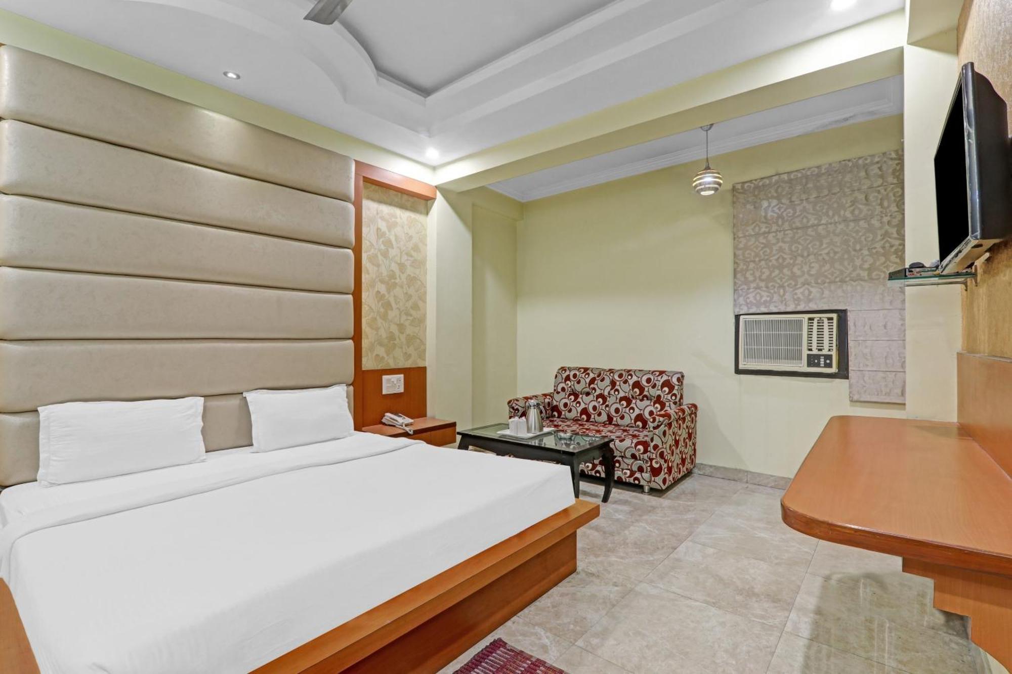 Hotel Super Capital O Townhouse Govinda Royal Kanpur Exterior foto
