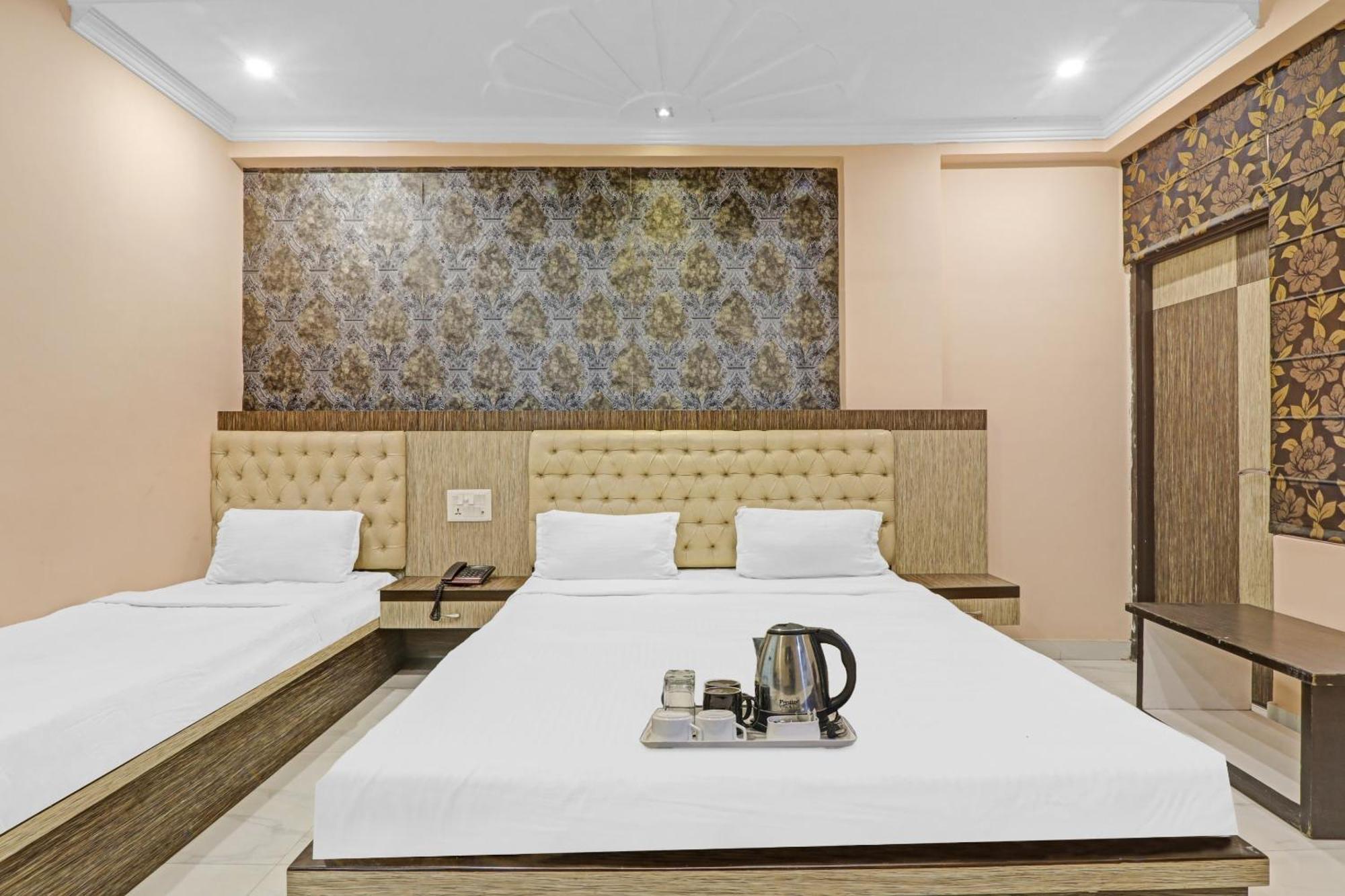 Hotel Super Capital O Townhouse Govinda Royal Kanpur Exterior foto