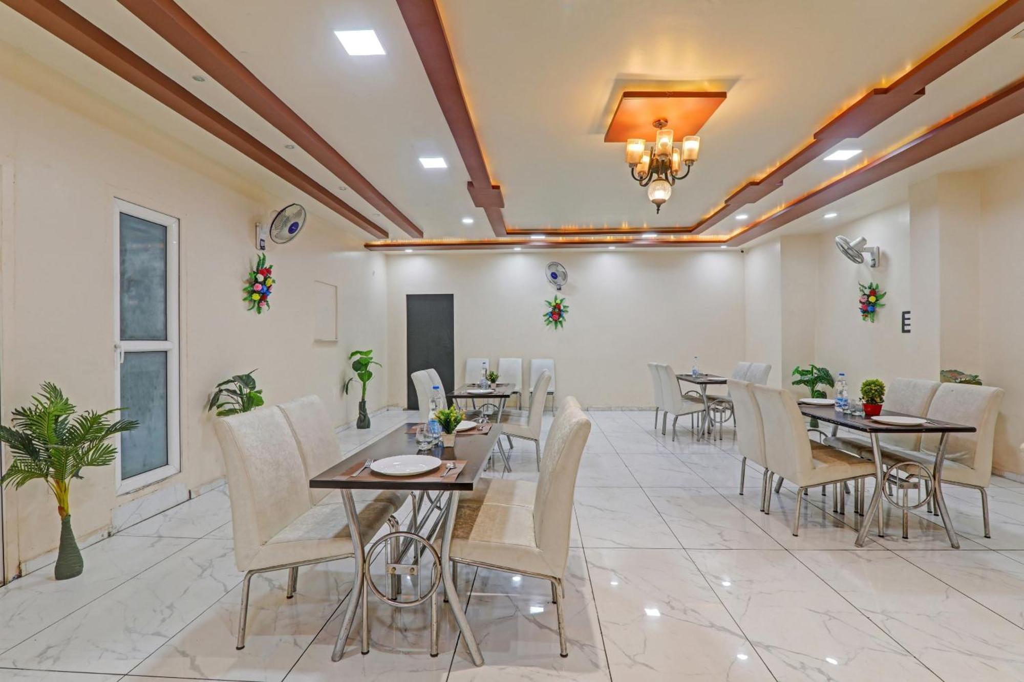 Hotel Super Capital O Townhouse Govinda Royal Kanpur Exterior foto