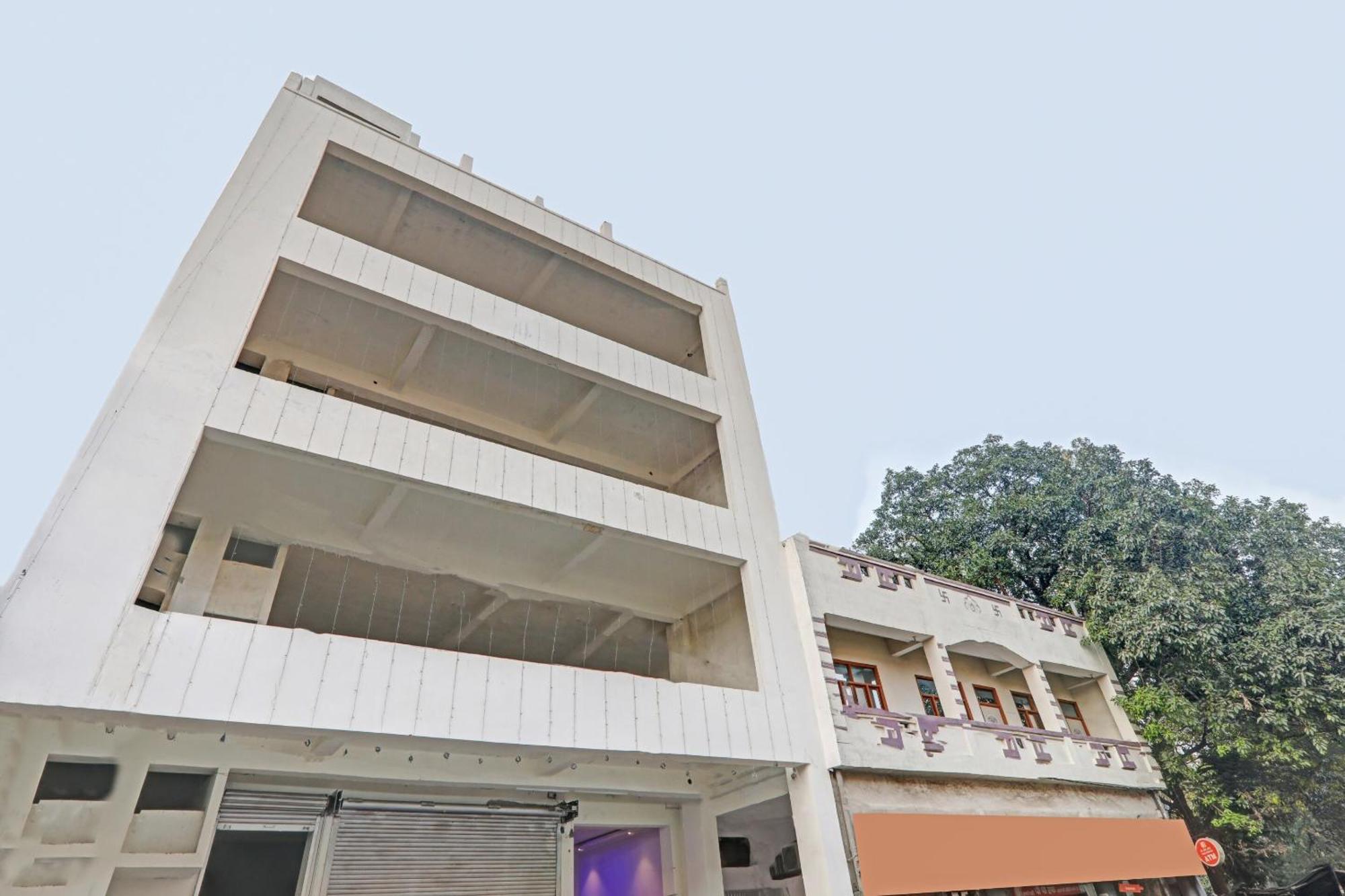 Hotel Super Capital O Townhouse Govinda Royal Kanpur Exterior foto