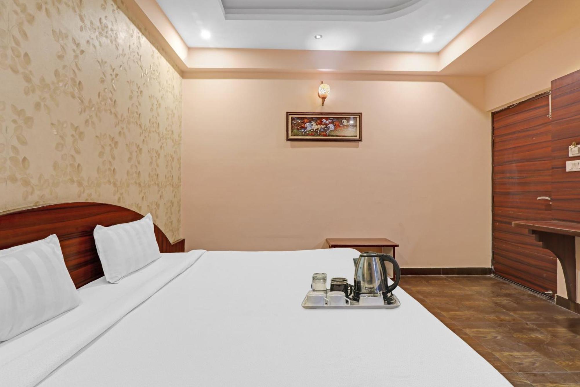 Hotel Super Capital O Townhouse Govinda Royal Kanpur Exterior foto