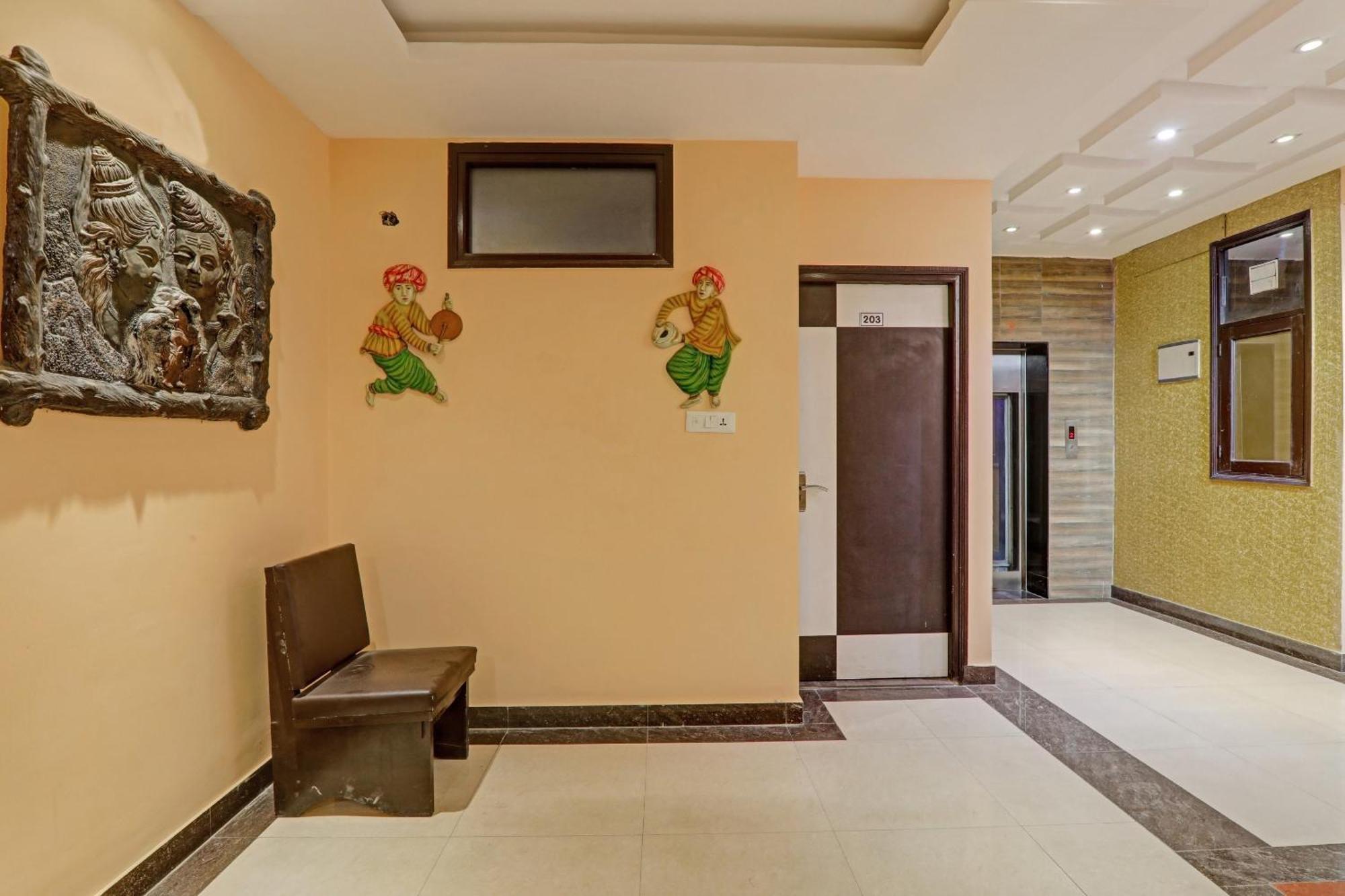 Hotel Super Capital O Townhouse Govinda Royal Kanpur Exterior foto
