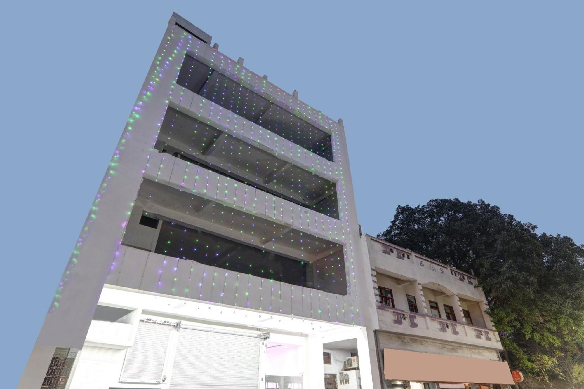 Hotel Super Capital O Townhouse Govinda Royal Kanpur Exterior foto
