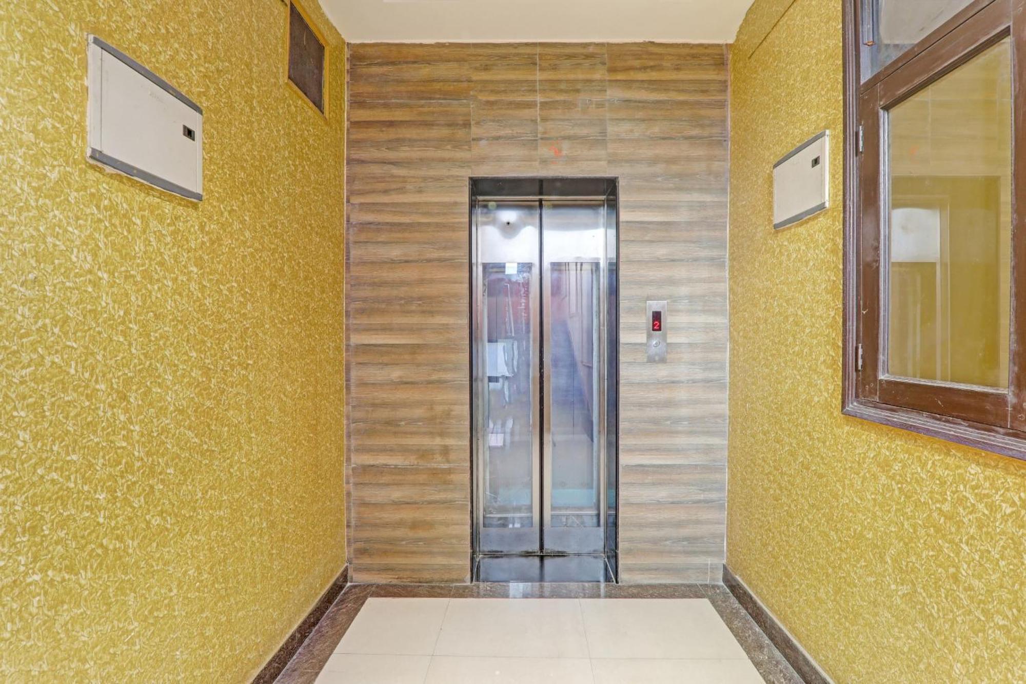 Hotel Super Capital O Townhouse Govinda Royal Kanpur Exterior foto