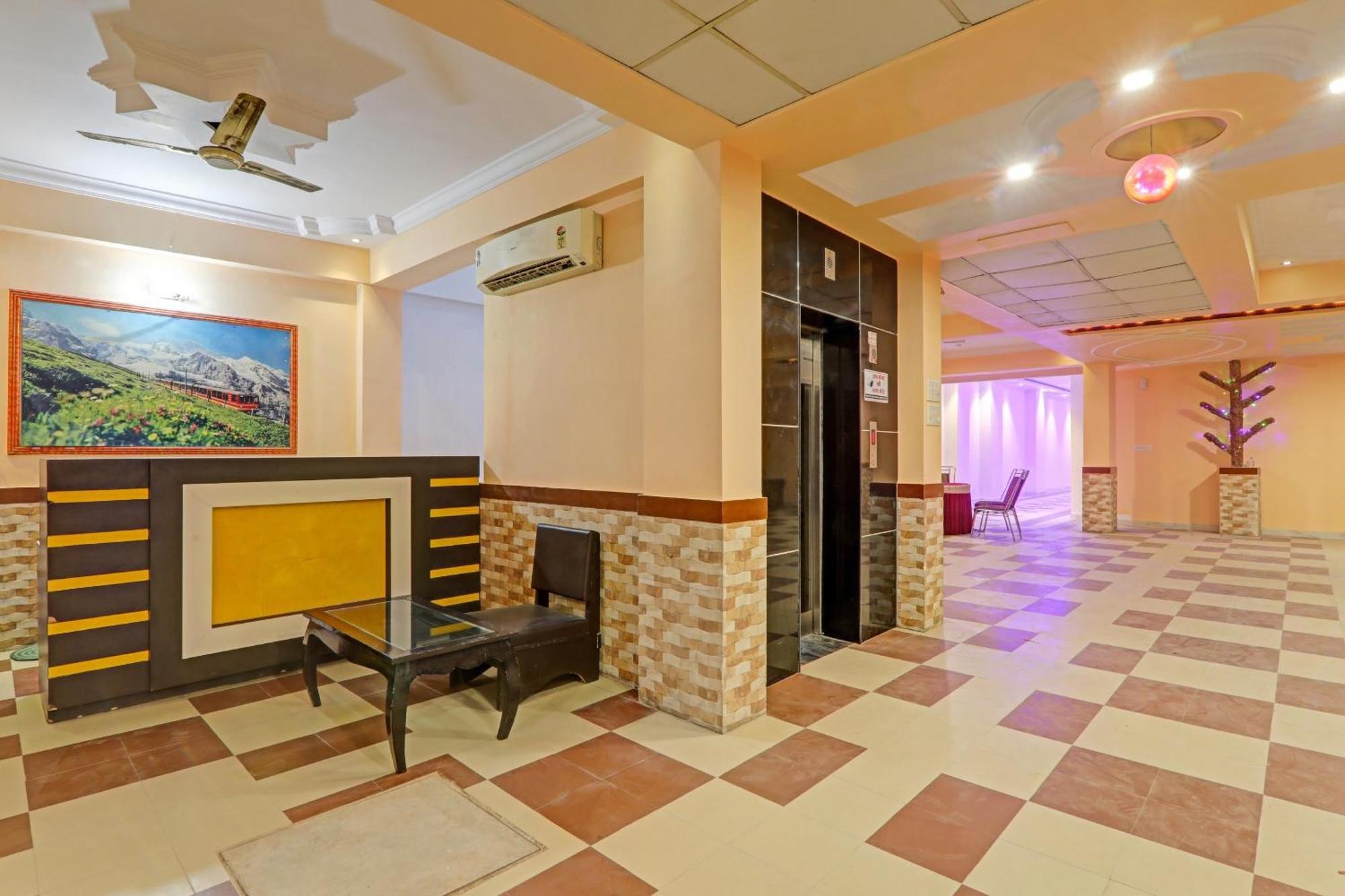 Hotel Super Capital O Townhouse Govinda Royal Kanpur Exterior foto