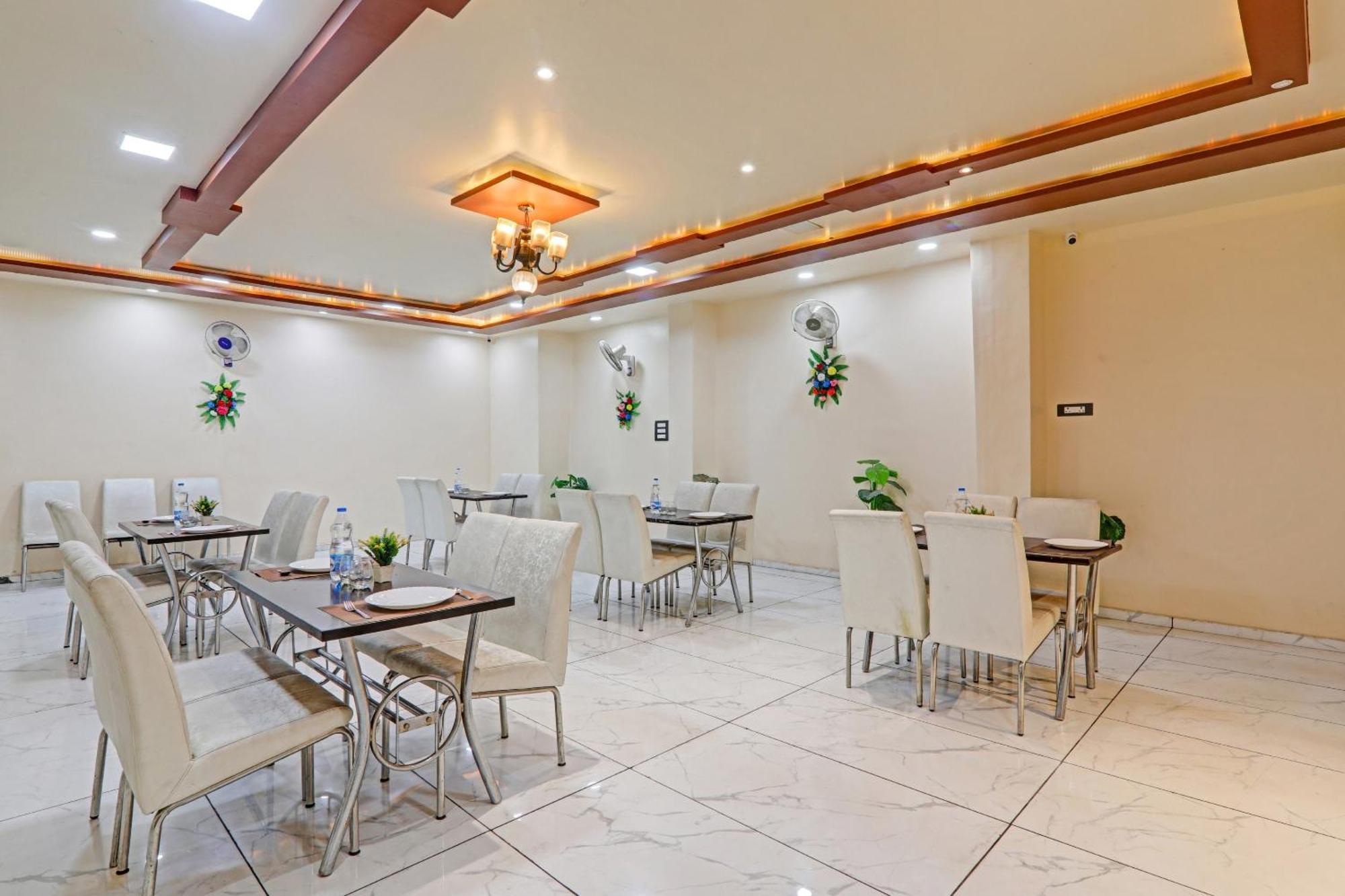 Hotel Super Capital O Townhouse Govinda Royal Kanpur Exterior foto