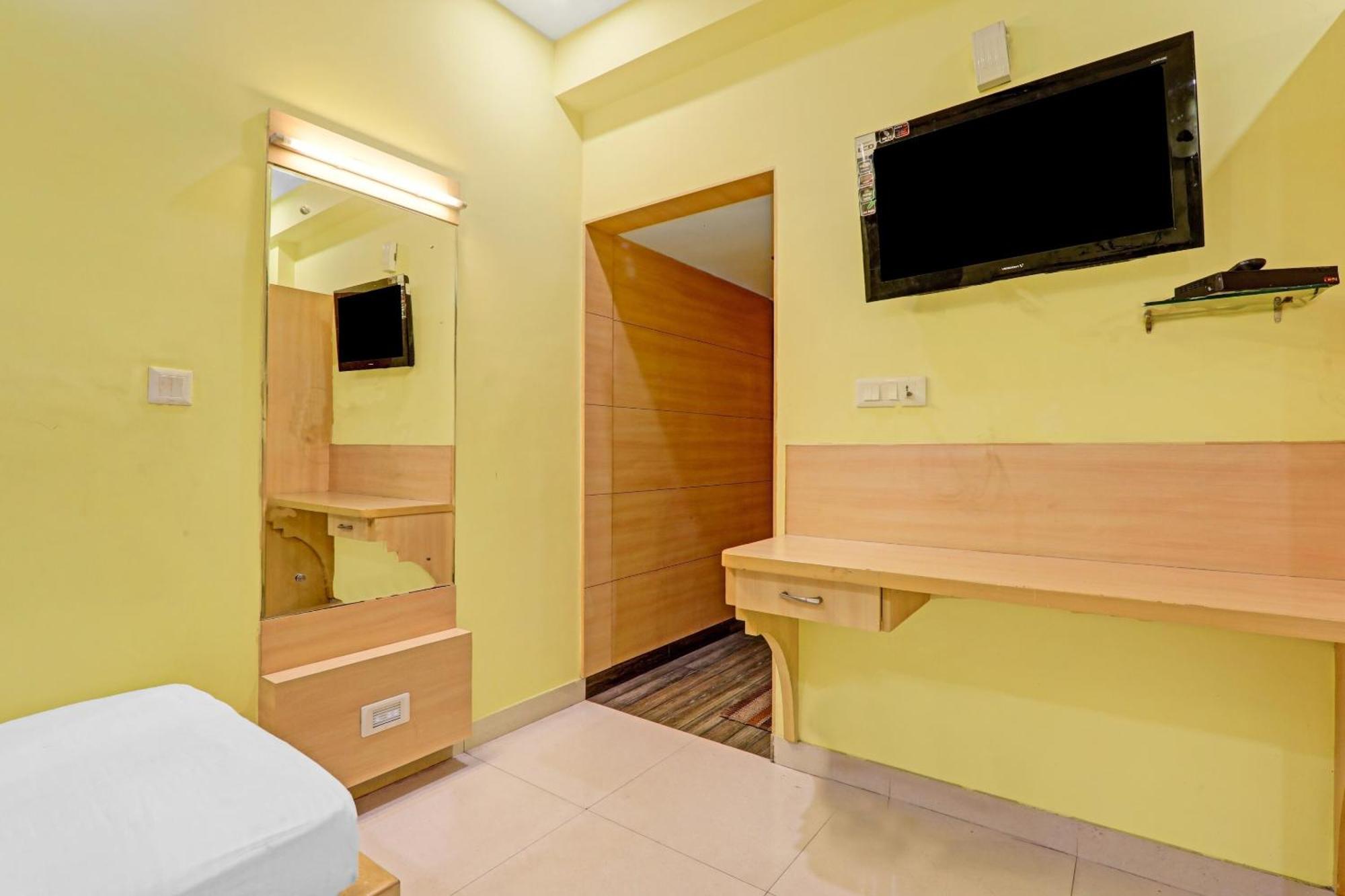 Hotel Super Capital O Townhouse Govinda Royal Kanpur Exterior foto