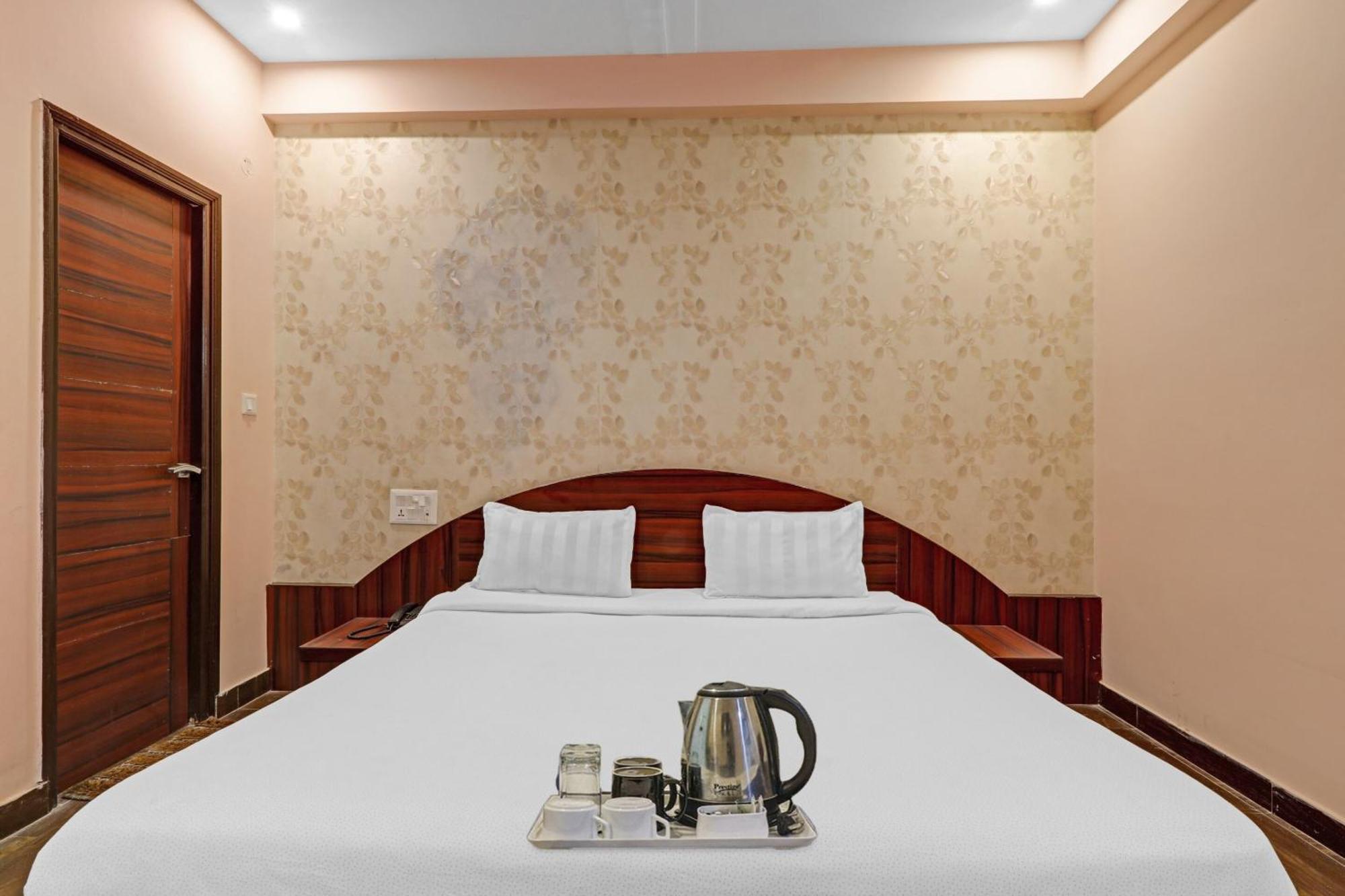 Hotel Super Capital O Townhouse Govinda Royal Kanpur Exterior foto