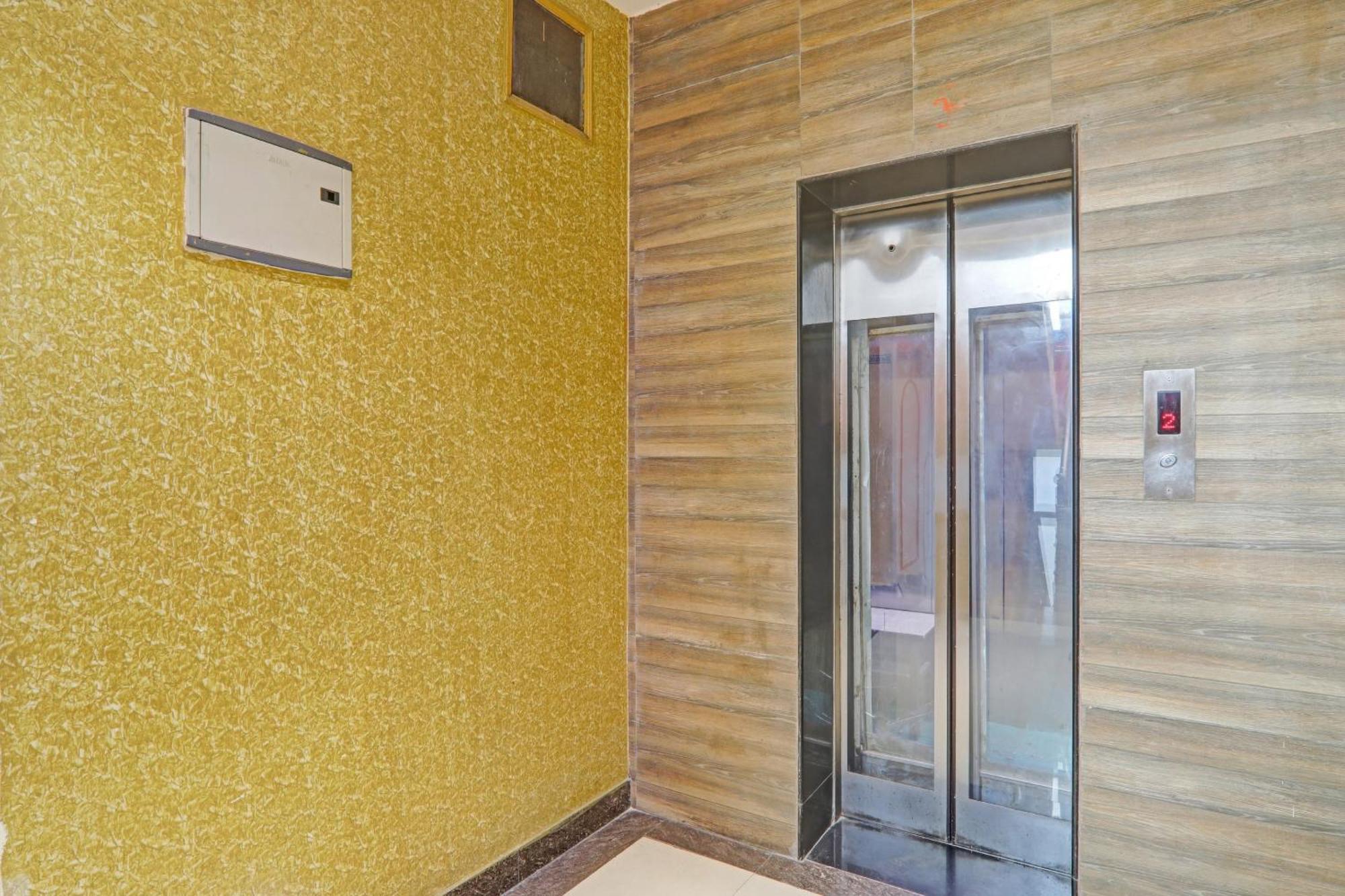 Hotel Super Capital O Townhouse Govinda Royal Kanpur Exterior foto